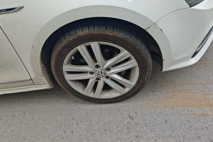Used Volkswagen Sagitar 2018 280TSI DSG Luxury Model Right Front Wheel Hub