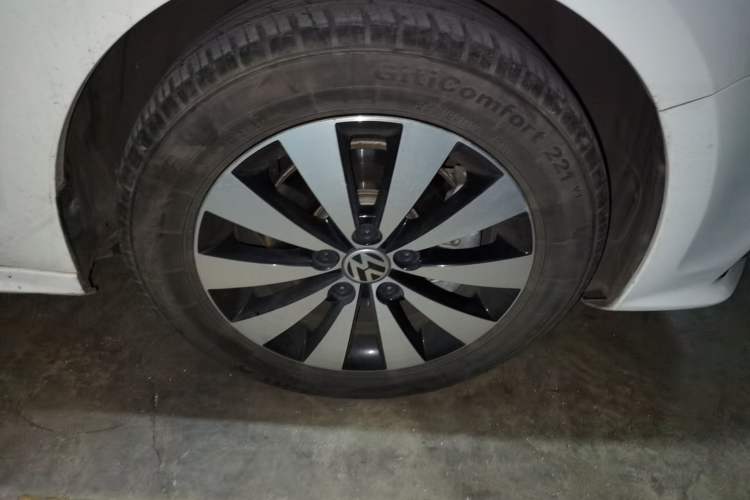 Used Volkswagen Sagitar 2018 180TSI DSG Prestige Edition Right Front Wheel Hub