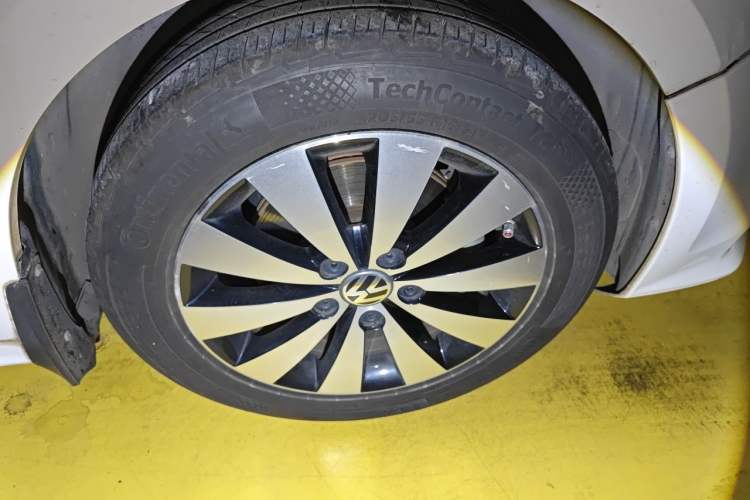 Used Volkswagen Sagitar 2018 180TSI DSG Prestige Edition Right Front Wheel Hub