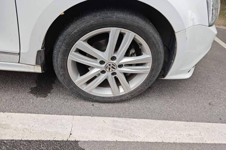 Used Volkswagen Sagitar 2018 280TSI DSG Luxury Model Right Front Wheel Hub
