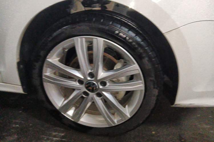 Used Volkswagen Sagitar 2018 280TSI DSG Luxury Model Right Front Wheel Hub