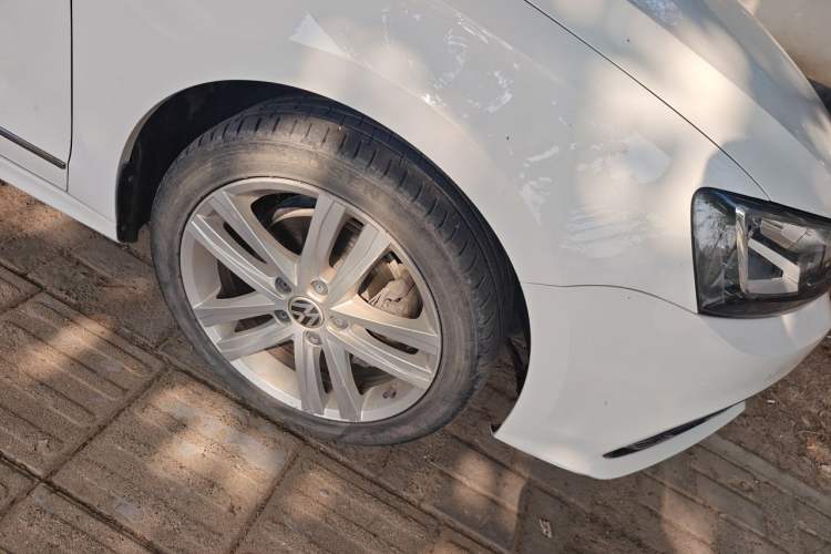 Used Volkswagen Sagitar 2018 280TSI DSG Luxury Model Right Front Wheel Hub
