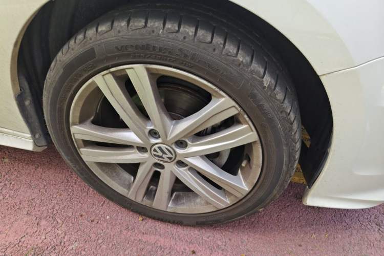 Used Volkswagen Sagitar 2018 280TSI DSG Ignite Edition Right Front Wheel Hub