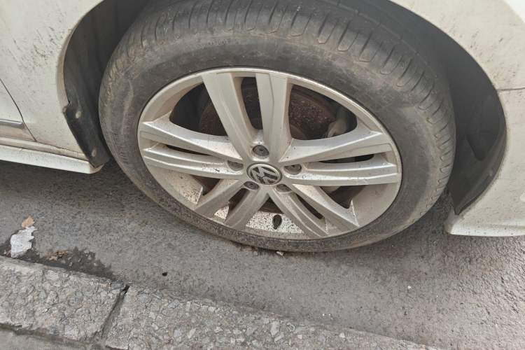 Used Volkswagen Sagitar 2018 280TSI DSG Ignite Edition Right Front Wheel Hub