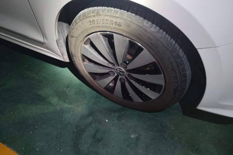 Used Volkswagen Sagitar 2018 180TSI DSG Prestige Edition Right Front Wheel Hub