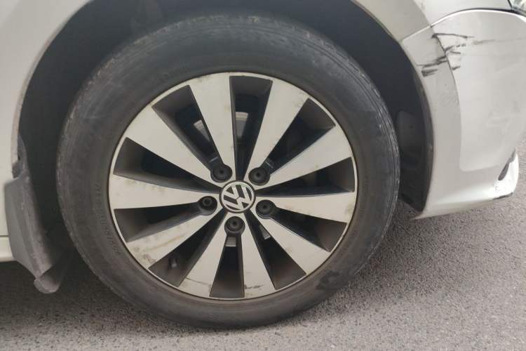 Used Volkswagen Sagitar 2018 180TSI DSG Prestige Edition Right Front Wheel Hub
