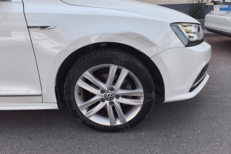 Used Volkswagen Sagitar 2018 280TSI DSG Luxury Model Right Front Wheel Hub