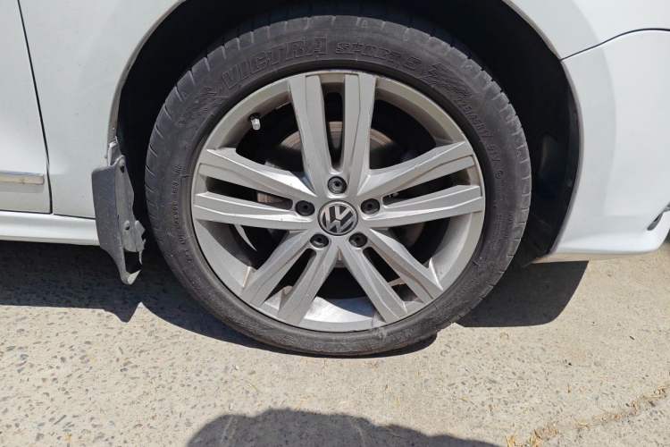 Used Volkswagen Sagitar 2018 280TSI DSG Luxury Model Right Front Wheel Hub