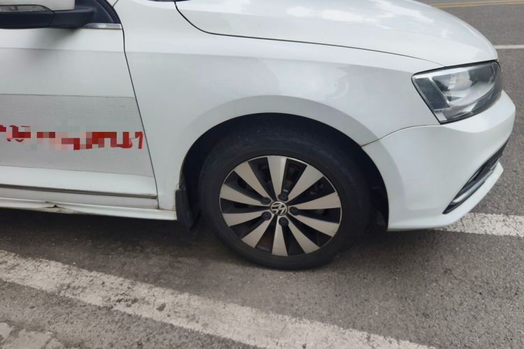 Used Volkswagen Sagitar 2018 1.6L Automatic Comfort Model Right Front Wheel Hub