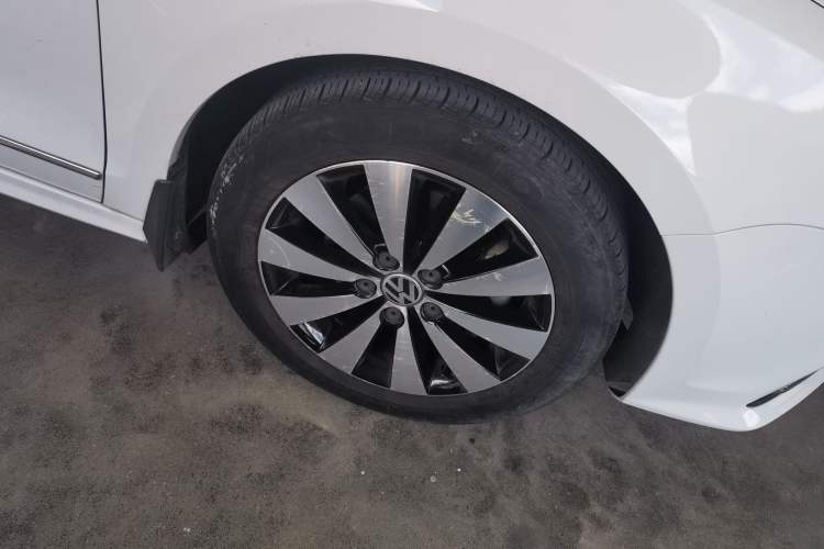 Used Volkswagen Sagitar 2018 180TSI DSG Prestige Edition Right Front Wheel Hub