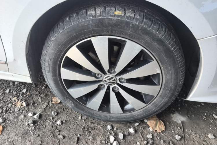 Used Volkswagen Sagitar 2018 280TSI DSG Comfort Model Right Front Wheel Hub