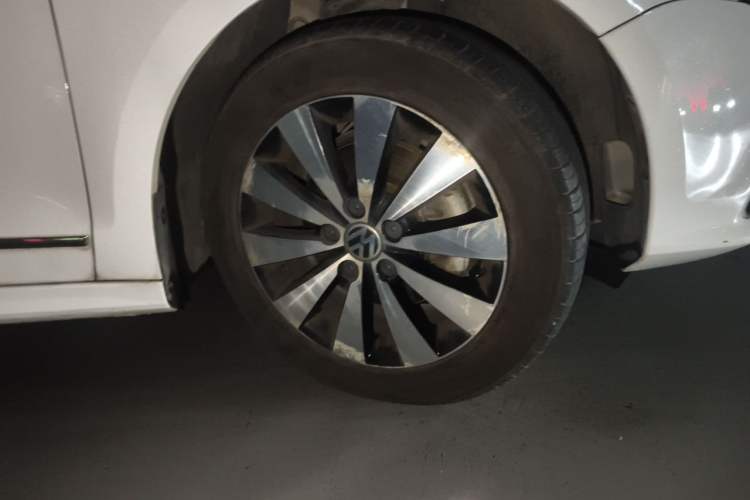 Used Volkswagen Sagitar 2018 280TSI DSG Comfort Model Right Front Wheel Hub
