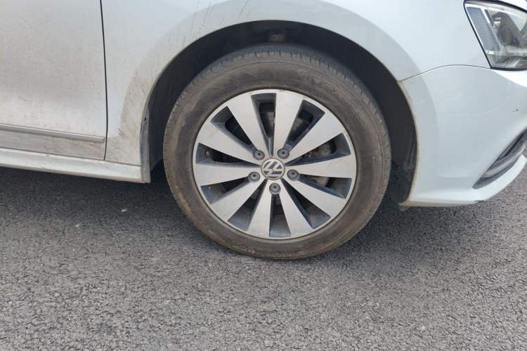 Used Volkswagen Sagitar 2018 280TSI DSG Comfort Model Right Front Wheel Hub