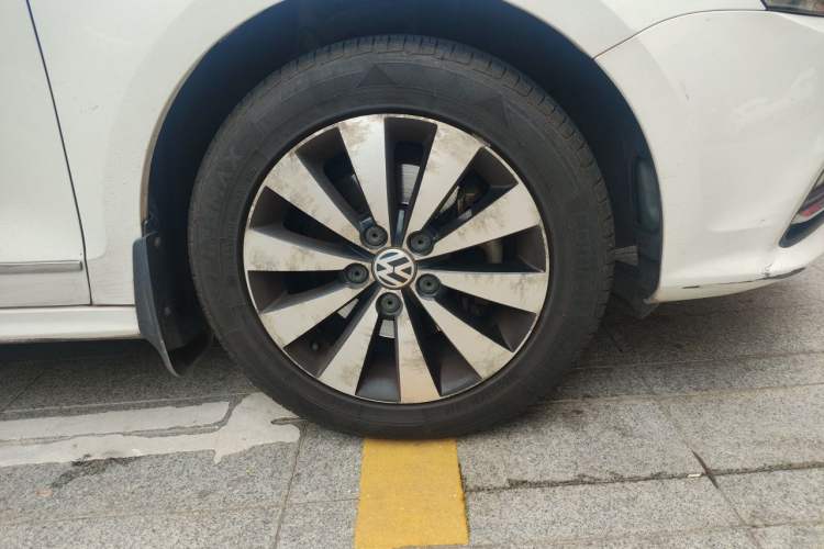 Used Volkswagen Sagitar 2018 280TSI DSG Comfort Model Right Front Wheel Hub