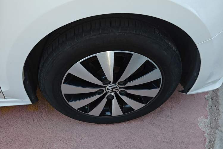 Used Volkswagen Sagitar 2018 280TSI DSG Comfort Model Right Front Wheel Hub