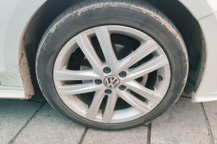 Used Volkswagen Sagitar 2018 280TSI DSG Ignite Edition Right Front Wheel Hub