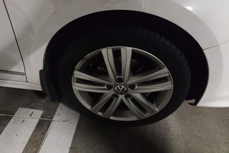 Used Volkswagen Sagitar 2018 280TSI DSG Luxury Model Right Front Wheel Hub