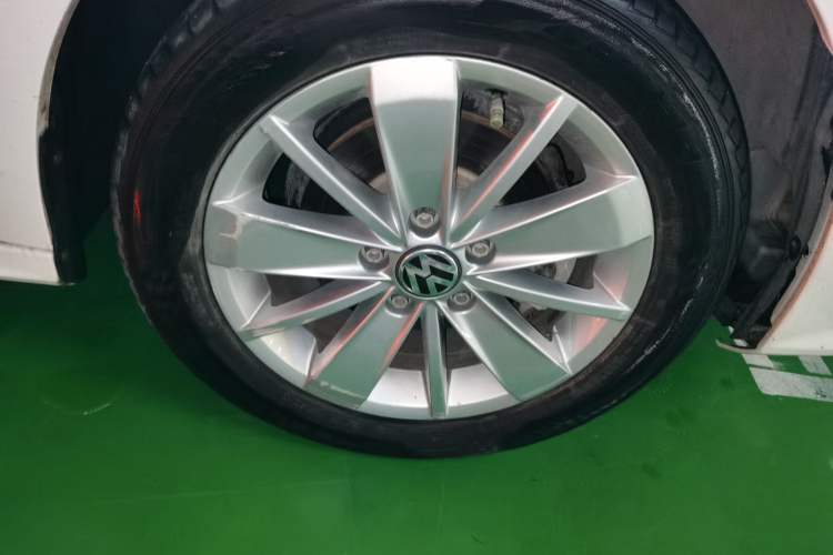Used Volkswagen Sagitar 2018 1.6L Automatic Fashion Model Right Front Wheel Hub