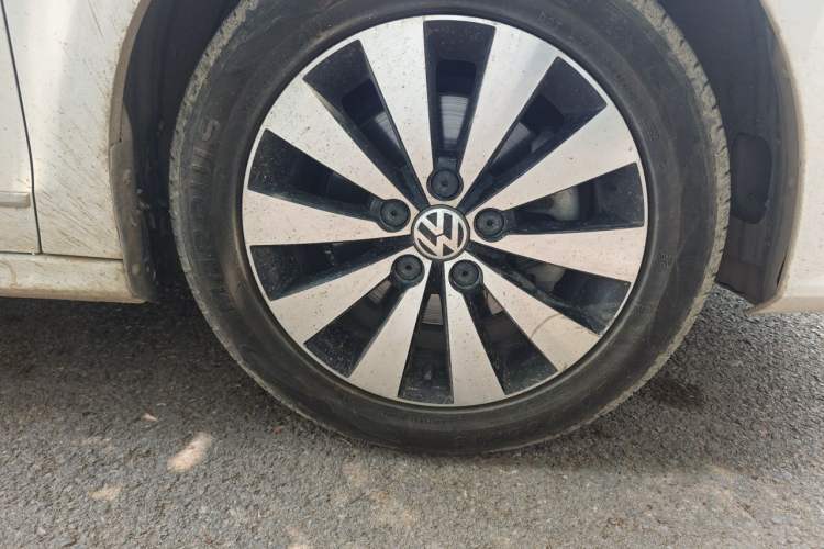 Used Volkswagen Sagitar 2018 180TSI DSG Prestige Edition Right Front Wheel Hub