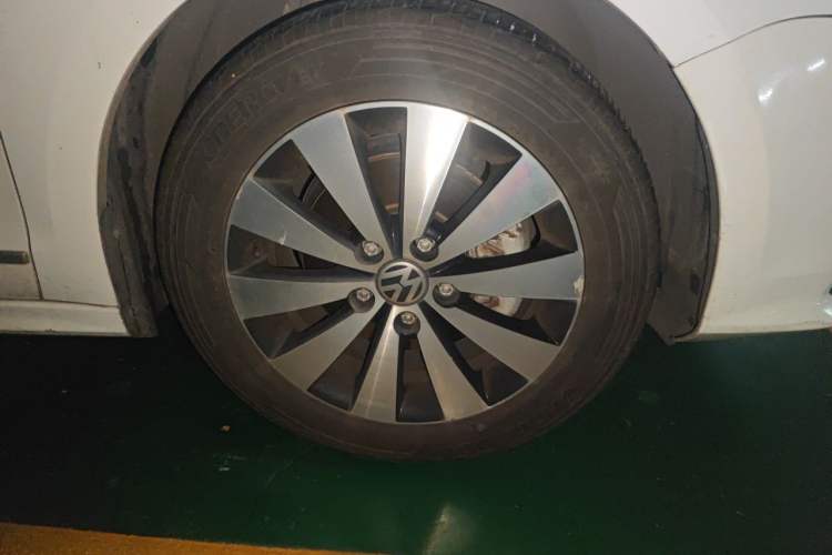Used Volkswagen Sagitar 2018 280TSI DSG Comfort Model Right Front Wheel Hub