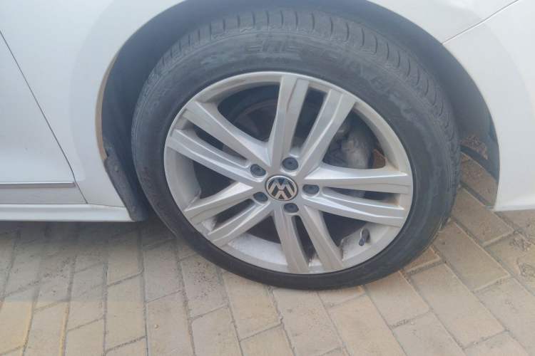 Used Volkswagen Sagitar 2018 280TSI DSG Luxury Model Right Front Wheel Hub