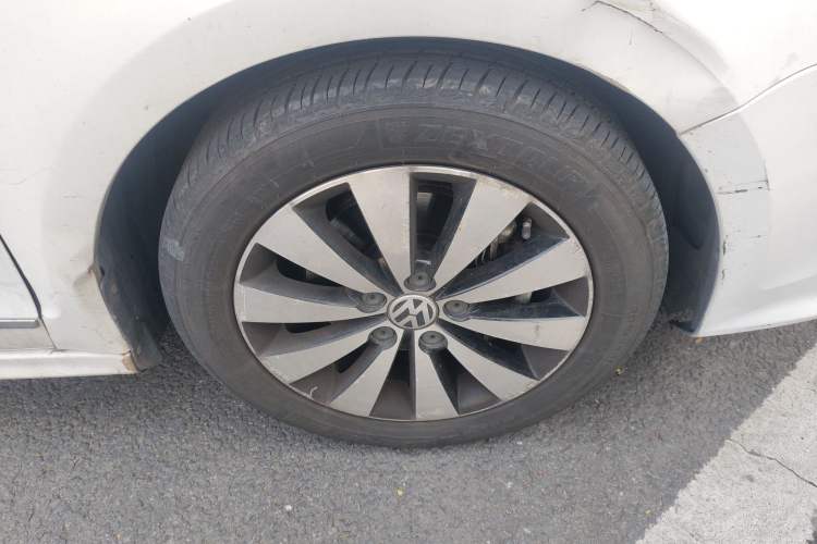 Used Volkswagen Sagitar 2018 180TSI DSG Prestige Edition Right Front Wheel Hub