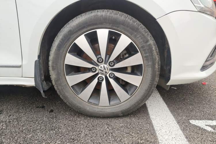 Used Volkswagen Sagitar 2018 180TSI DSG Prestige Edition Right Front Wheel Hub