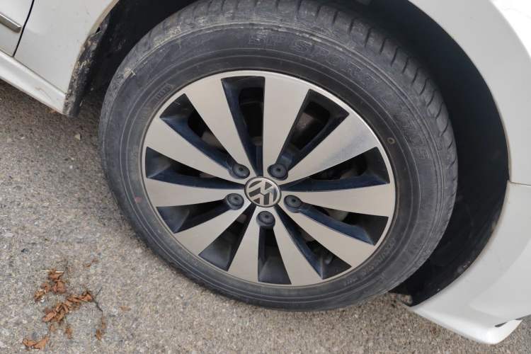 Used Volkswagen Sagitar 2018 280TSI DSG Comfort Model Right Front Wheel Hub