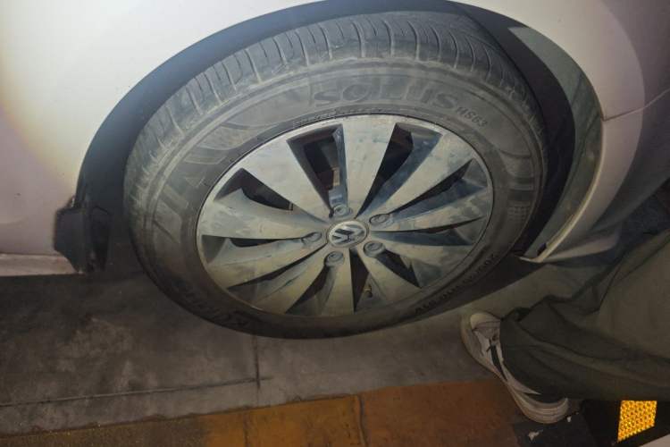 Used Volkswagen Sagitar 2018 180TSI DSG Prestige Edition Right Front Wheel Hub