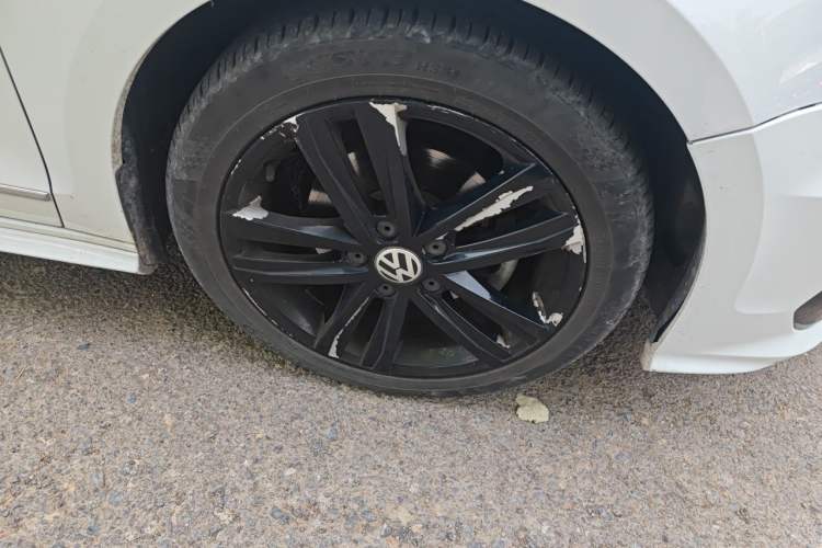 Used Volkswagen Sagitar 2018 280TSI DSG Ignite Edition Right Front Wheel Hub