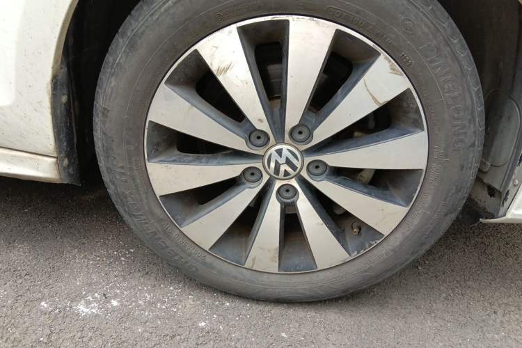 Used Volkswagen Sagitar 2018 1.6L Automatic Comfort Model Right Front Wheel Hub