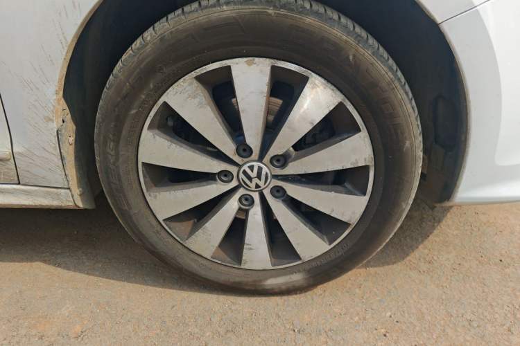 Used Volkswagen Sagitar 2018 280TSI DSG Comfort Model Right Front Wheel Hub