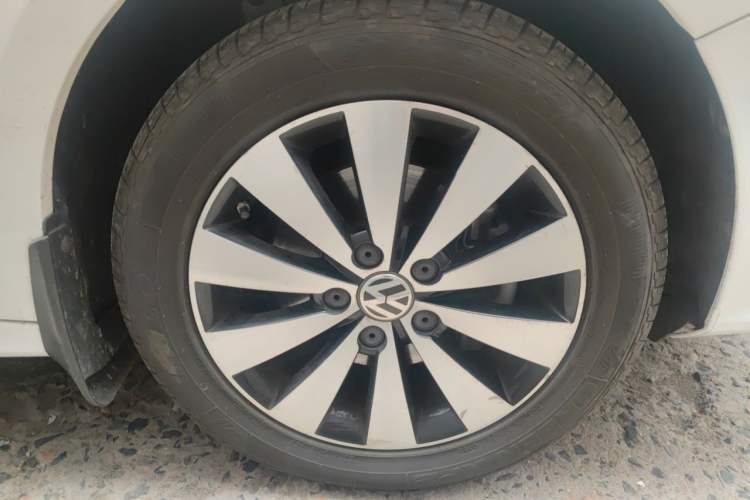 Used Volkswagen Sagitar 2018 180TSI DSG Prestige Edition Right Front Wheel Hub