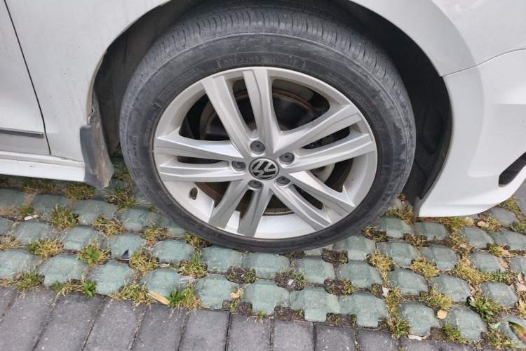 Used Volkswagen Sagitar 2018 280TSI DSG Comfort Model Right Front Wheel Hub