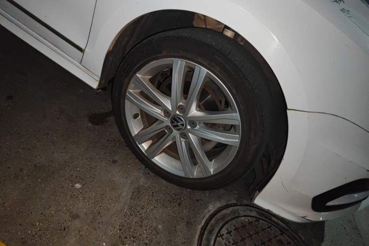 Used Volkswagen Sagitar 2018 280TSI DSG Ignite Edition Right Front Wheel Hub
