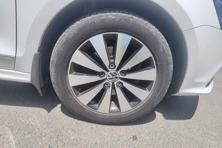 Used Volkswagen Sagitar 2018 280TSI DSG Comfort Model Right Front Wheel Hub