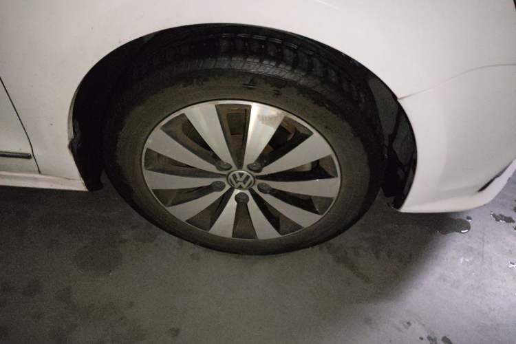 Used Volkswagen Sagitar 2018 180TSI DSG Prestige Edition Right Front Wheel Hub