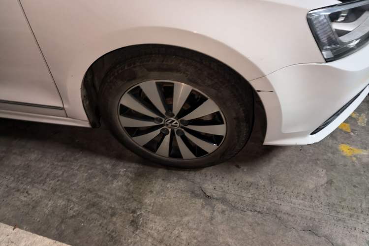 Used Volkswagen Sagitar 2018 180TSI DSG Prestige Edition Right Front Wheel Hub