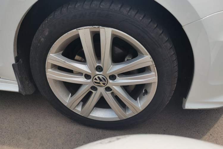 Used Volkswagen Sagitar 2018 280TSI DSG Ignite Edition Right Front Wheel Hub
