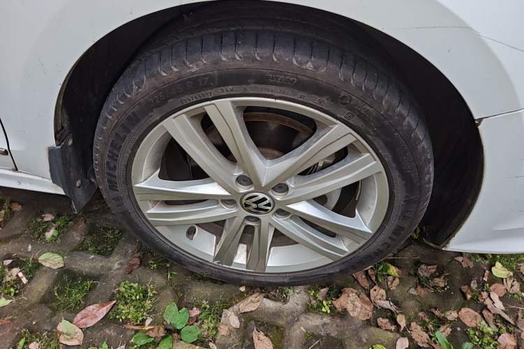 Used Volkswagen Sagitar 2018 280TSI DSG Luxury Model Right Front Wheel Hub