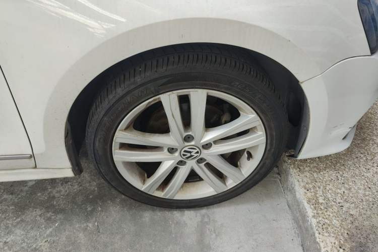 Used Volkswagen Sagitar 2018 280TSI DSG Luxury Model Right Front Wheel Hub