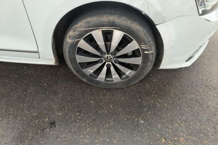 Used Volkswagen Sagitar 2018 1.6L Automatic Comfort Model Right Front Wheel Hub