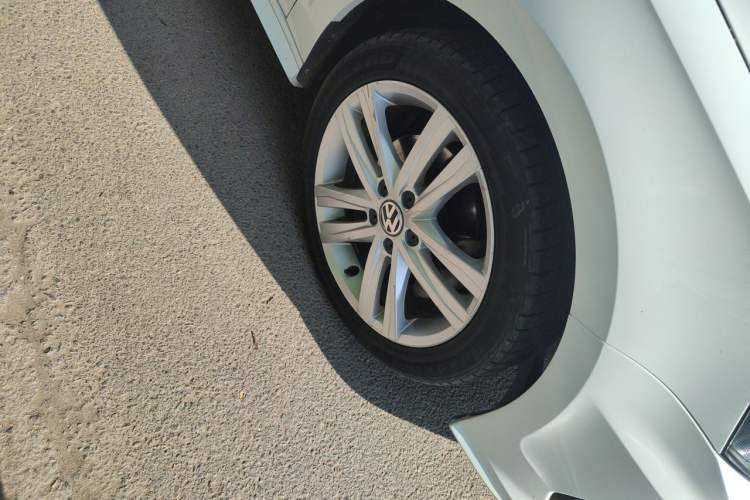 Used Volkswagen Sagitar 2018 280TSI DSG Ignite Edition Right Front Wheel Hub
