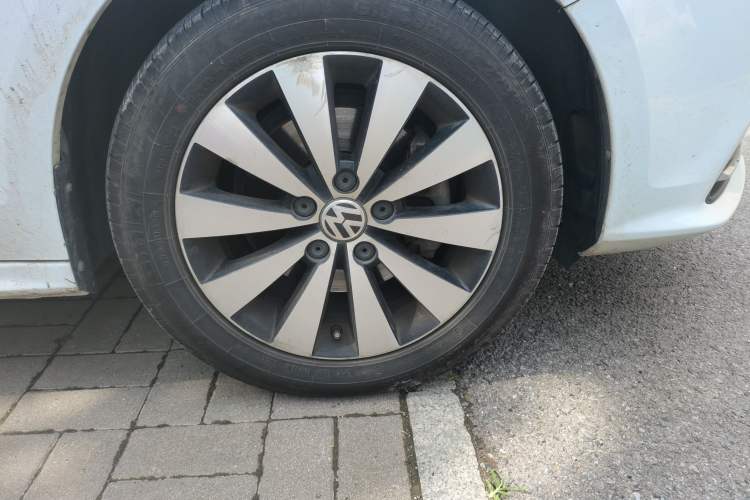 Used Volkswagen Sagitar 2018 280TSI DSG Comfort Model Right Front Wheel Hub