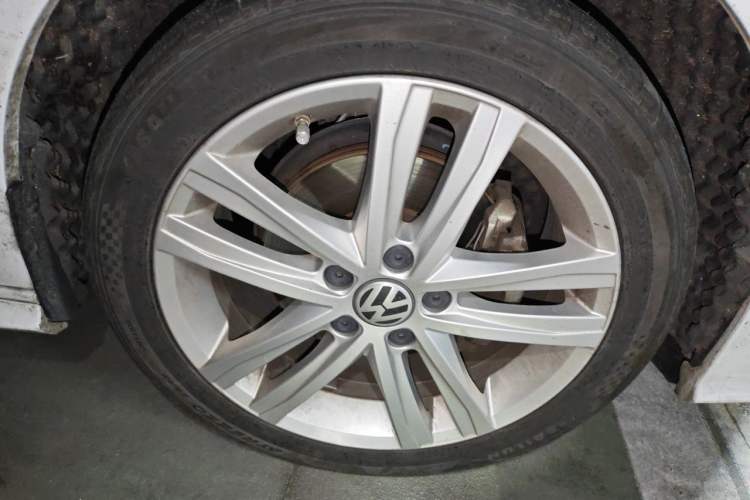 Used Volkswagen Sagitar 2018 280TSI DSG Ignite Edition Right Front Wheel Hub