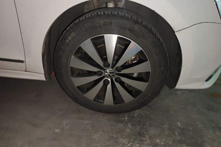 Used Volkswagen Sagitar 2018 180TSI DSG Prestige Edition Right Front Wheel Hub