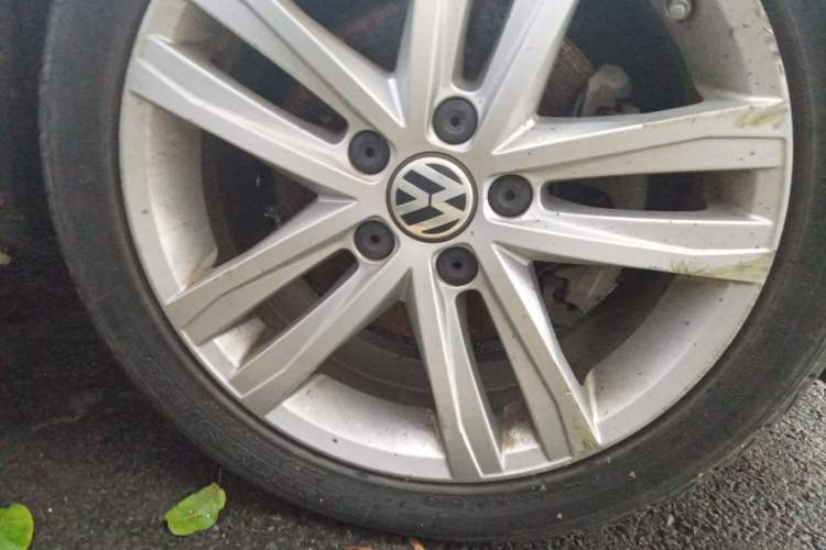 Used Volkswagen Sagitar 2018 280TSI DSG Ignite Edition Right Front Wheel Hub