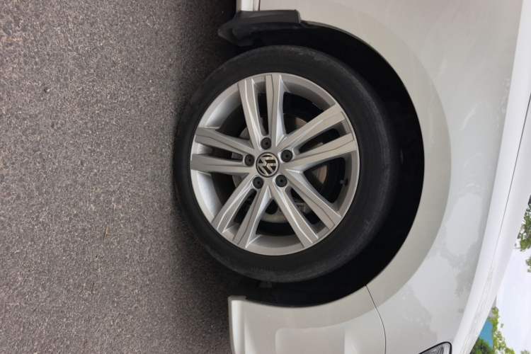 Used Volkswagen Sagitar 2018 280TSI DSG Ignite Edition Right Front Wheel Hub