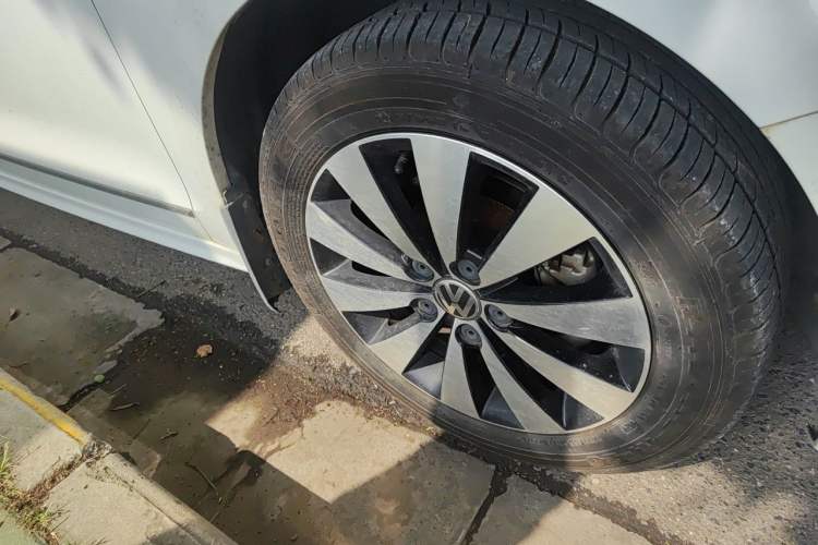 Used Volkswagen Sagitar 2018 280TSI DSG Comfort Model Right Front Wheel Hub