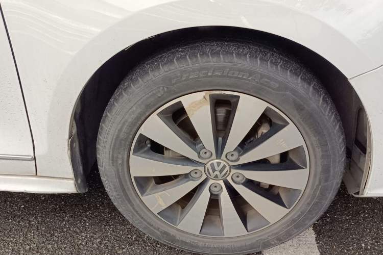 Used Volkswagen Sagitar 2018 180TSI DSG Prestige Edition Right Front Wheel Hub